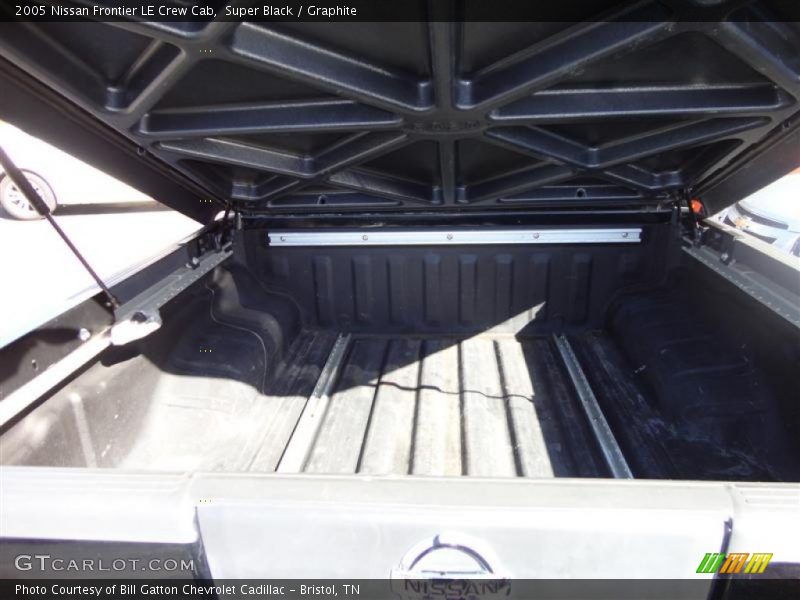 Super Black / Graphite 2005 Nissan Frontier LE Crew Cab