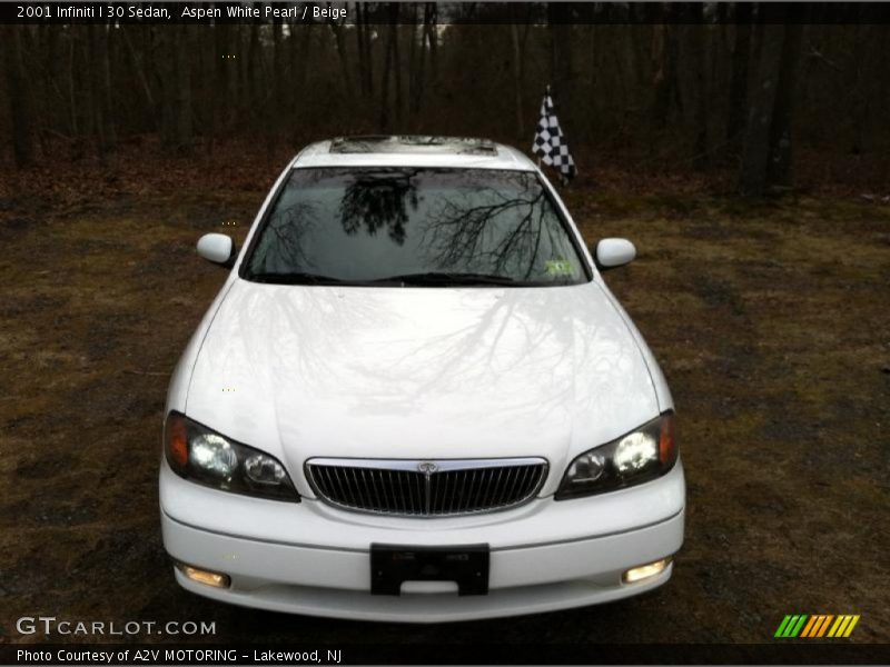 Aspen White Pearl / Beige 2001 Infiniti I 30 Sedan