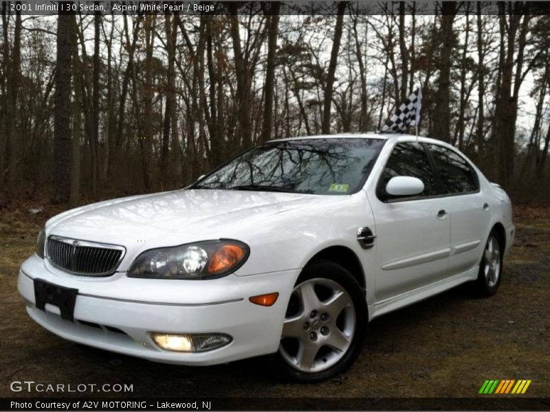 Aspen White Pearl / Beige 2001 Infiniti I 30 Sedan