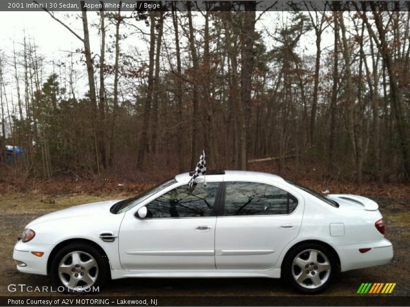 Aspen White Pearl / Beige 2001 Infiniti I 30 Sedan
