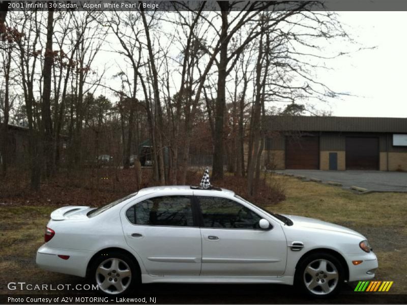 Aspen White Pearl / Beige 2001 Infiniti I 30 Sedan