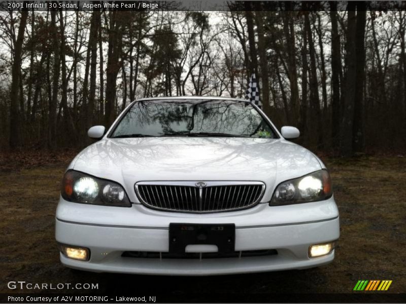 Aspen White Pearl / Beige 2001 Infiniti I 30 Sedan