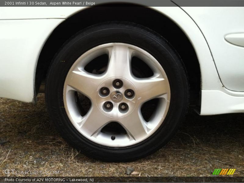 Aspen White Pearl / Beige 2001 Infiniti I 30 Sedan