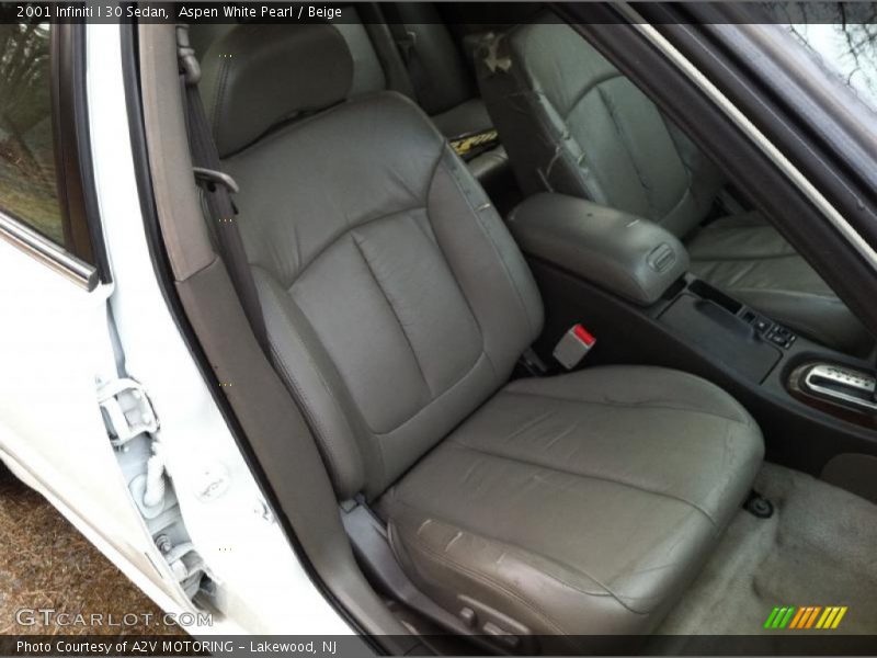 Aspen White Pearl / Beige 2001 Infiniti I 30 Sedan