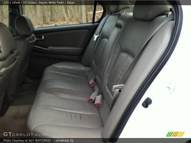 Aspen White Pearl / Beige 2001 Infiniti I 30 Sedan