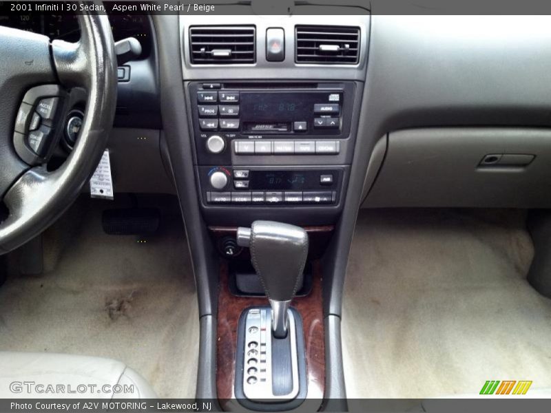 Aspen White Pearl / Beige 2001 Infiniti I 30 Sedan