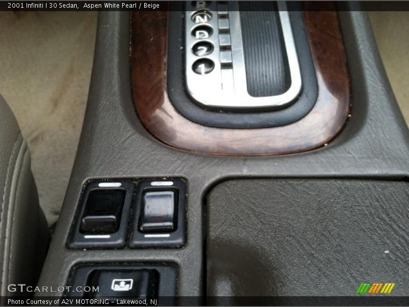 Aspen White Pearl / Beige 2001 Infiniti I 30 Sedan