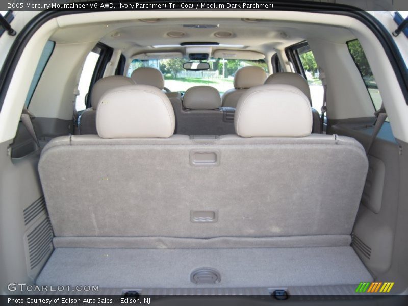  2005 Mountaineer V6 AWD Trunk
