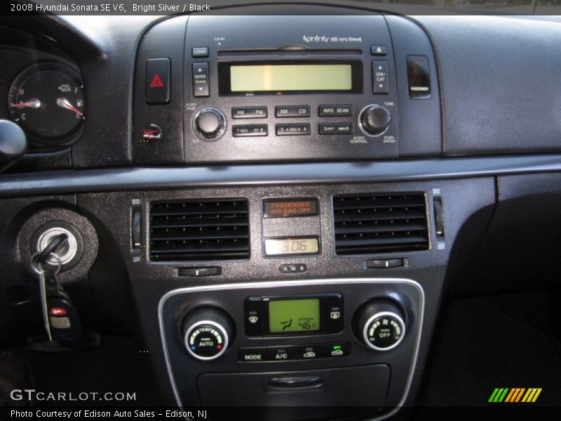 Bright Silver / Black 2008 Hyundai Sonata SE V6