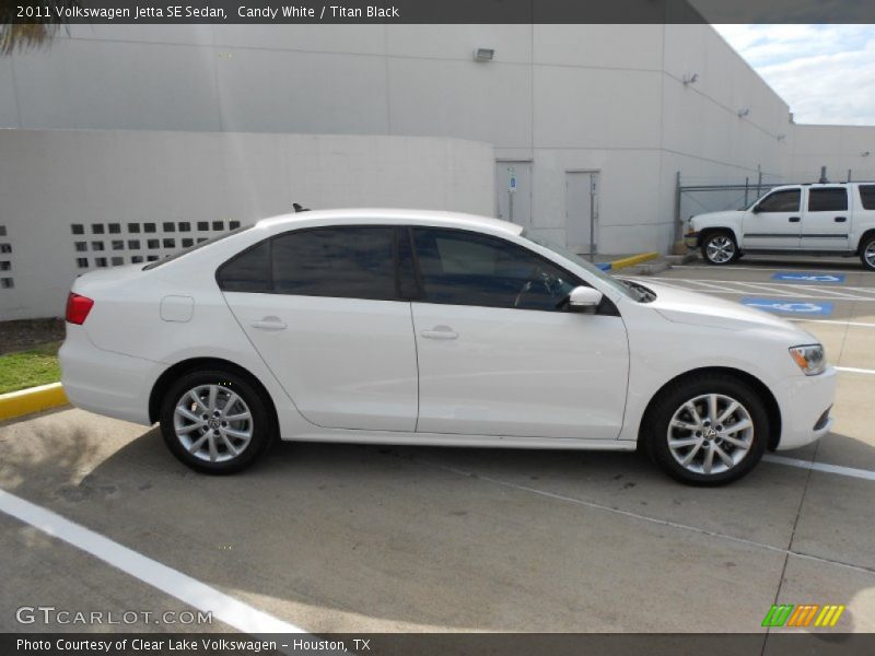 Candy White / Titan Black 2011 Volkswagen Jetta SE Sedan