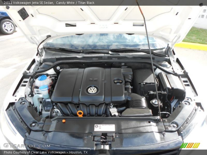 Candy White / Titan Black 2011 Volkswagen Jetta SE Sedan