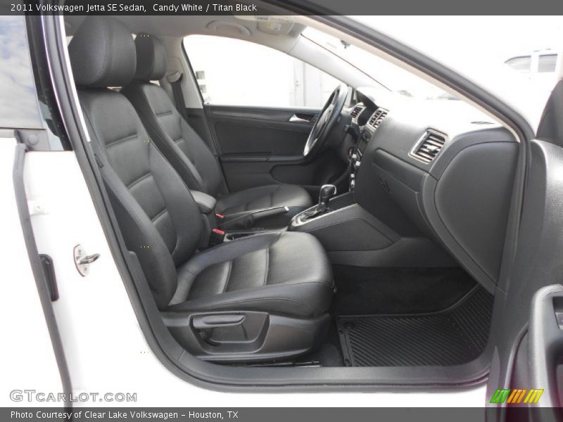 Candy White / Titan Black 2011 Volkswagen Jetta SE Sedan