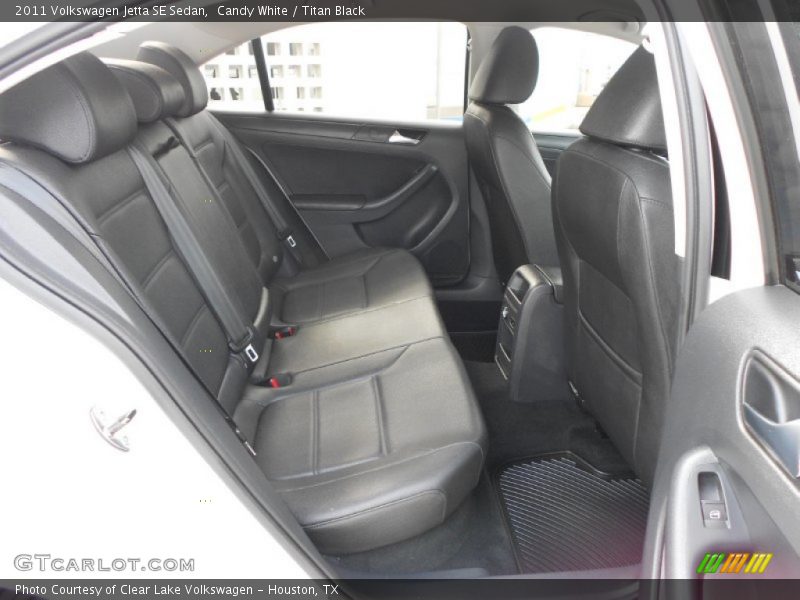 Candy White / Titan Black 2011 Volkswagen Jetta SE Sedan