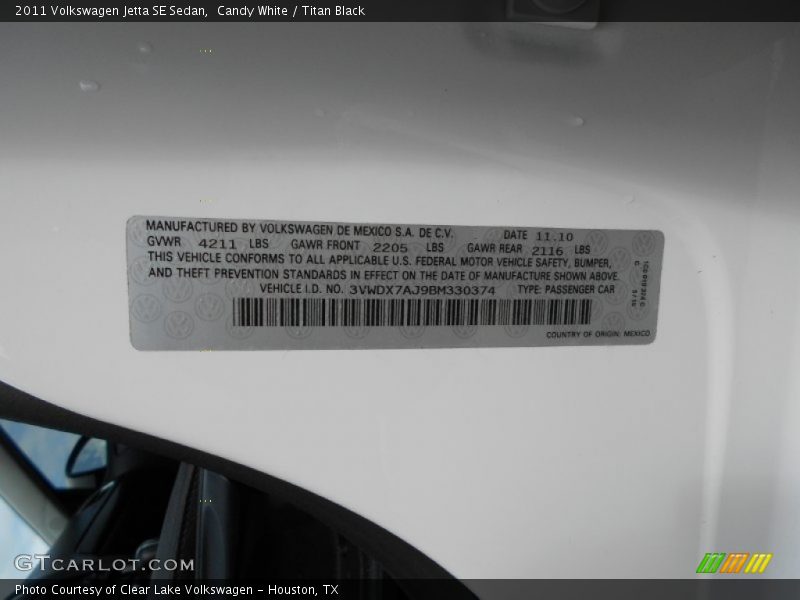 Candy White / Titan Black 2011 Volkswagen Jetta SE Sedan