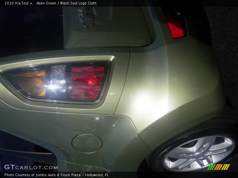 Alien Green / Black Soul Logo Cloth 2010 Kia Soul +