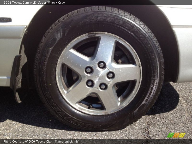 Super White / Gray 2001 Toyota Camry LE