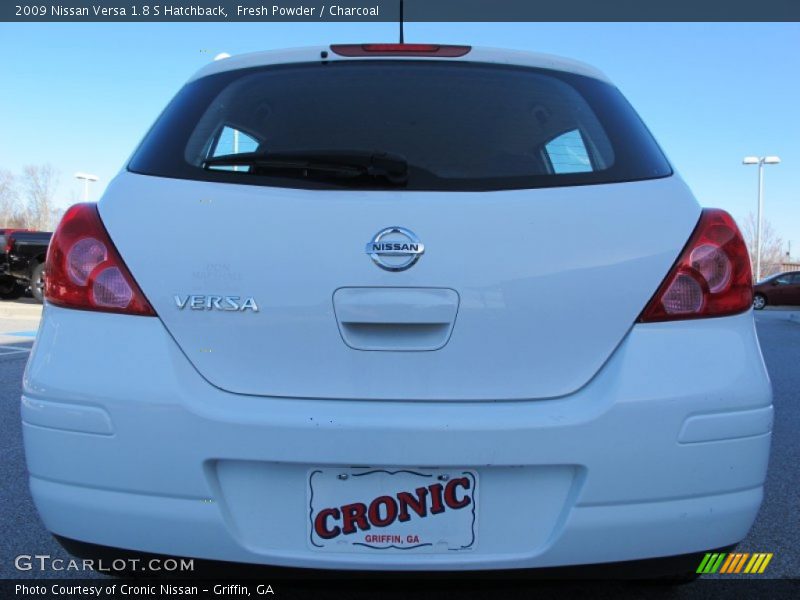 Fresh Powder / Charcoal 2009 Nissan Versa 1.8 S Hatchback