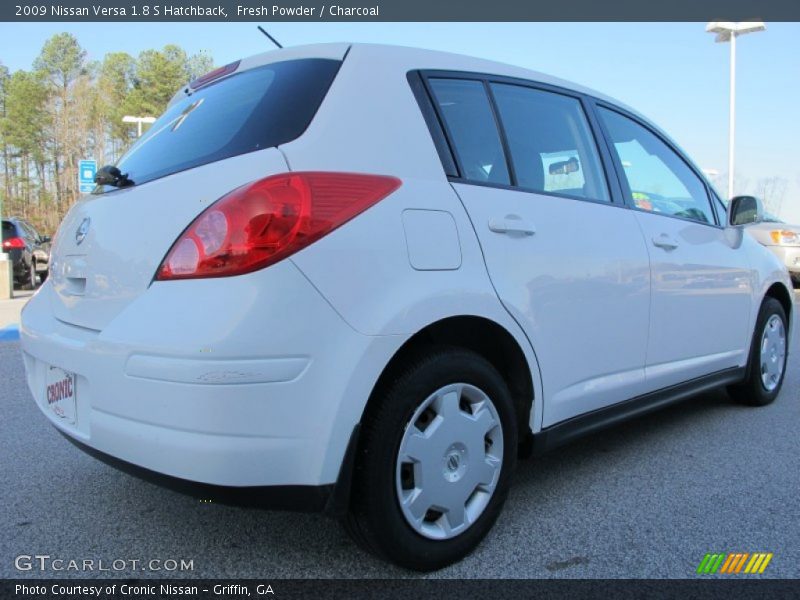 Fresh Powder / Charcoal 2009 Nissan Versa 1.8 S Hatchback