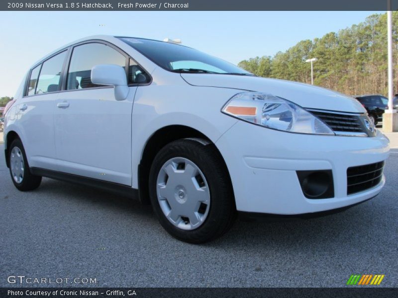 Fresh Powder / Charcoal 2009 Nissan Versa 1.8 S Hatchback