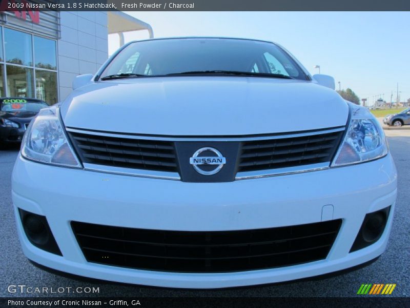 Fresh Powder / Charcoal 2009 Nissan Versa 1.8 S Hatchback