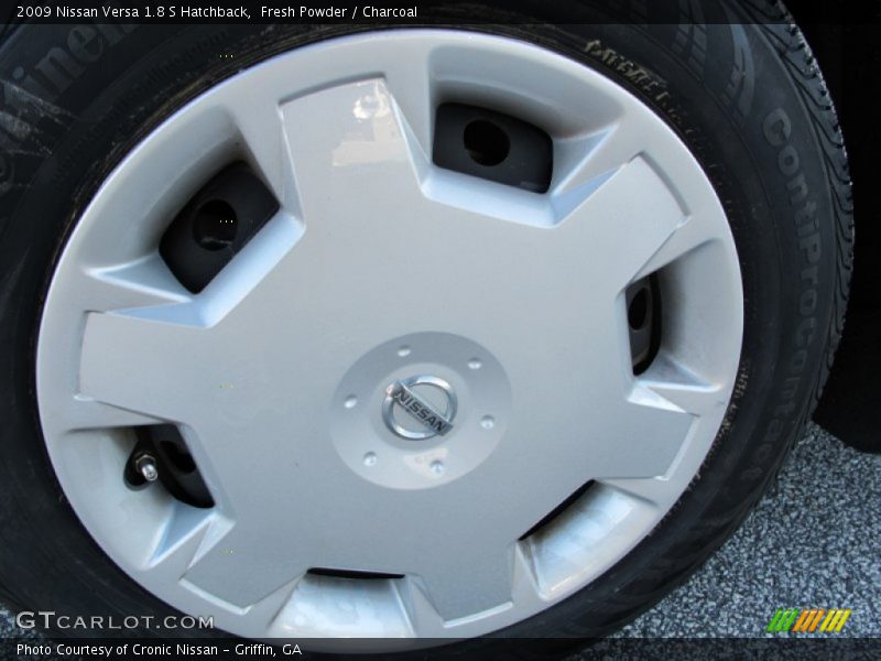 Fresh Powder / Charcoal 2009 Nissan Versa 1.8 S Hatchback
