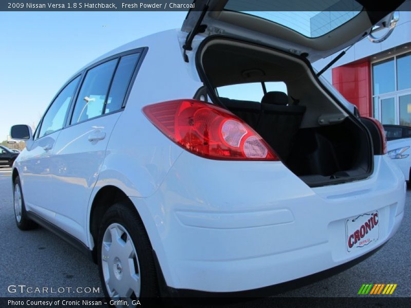 Fresh Powder / Charcoal 2009 Nissan Versa 1.8 S Hatchback