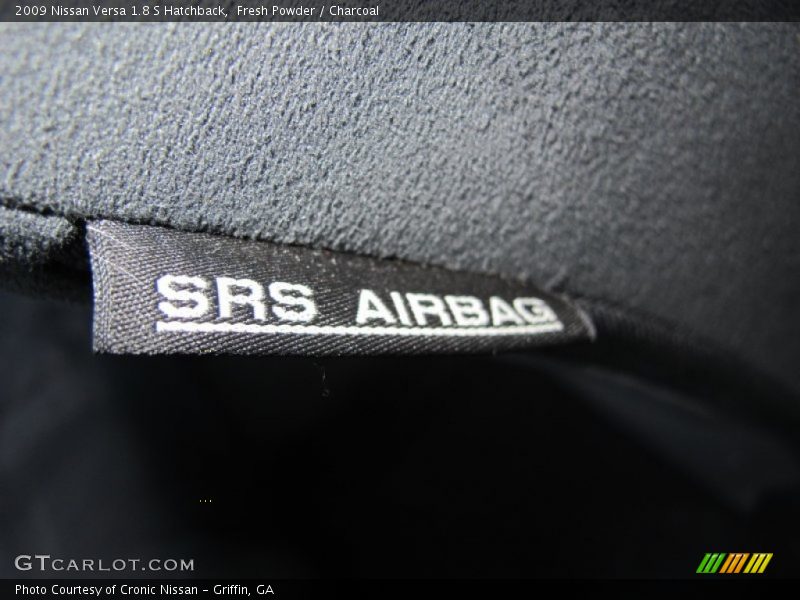 Fresh Powder / Charcoal 2009 Nissan Versa 1.8 S Hatchback