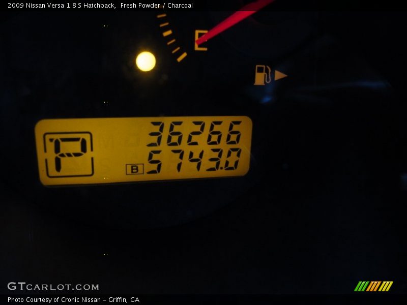 Fresh Powder / Charcoal 2009 Nissan Versa 1.8 S Hatchback