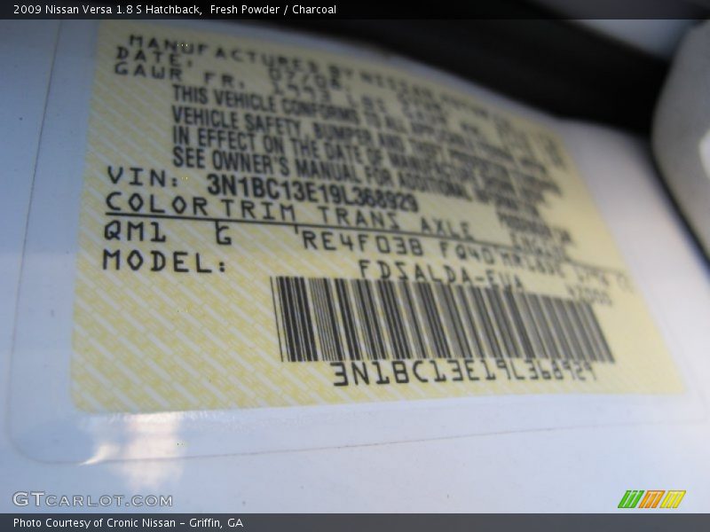 Fresh Powder / Charcoal 2009 Nissan Versa 1.8 S Hatchback