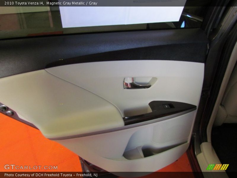 Magnetic Gray Metallic / Gray 2010 Toyota Venza I4