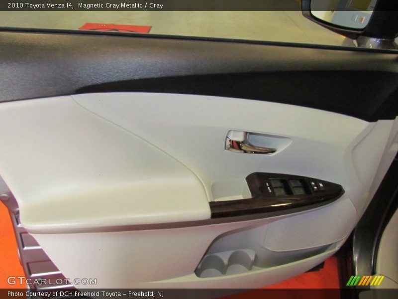Magnetic Gray Metallic / Gray 2010 Toyota Venza I4