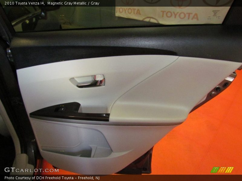Magnetic Gray Metallic / Gray 2010 Toyota Venza I4