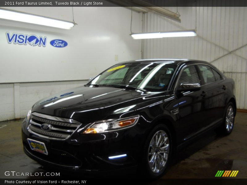 Tuxedo Black / Light Stone 2011 Ford Taurus Limited