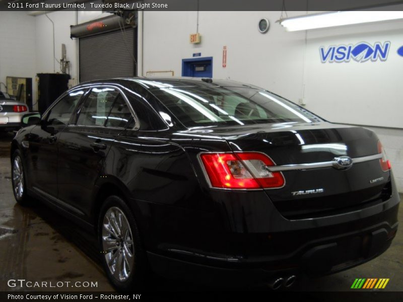 Tuxedo Black / Light Stone 2011 Ford Taurus Limited
