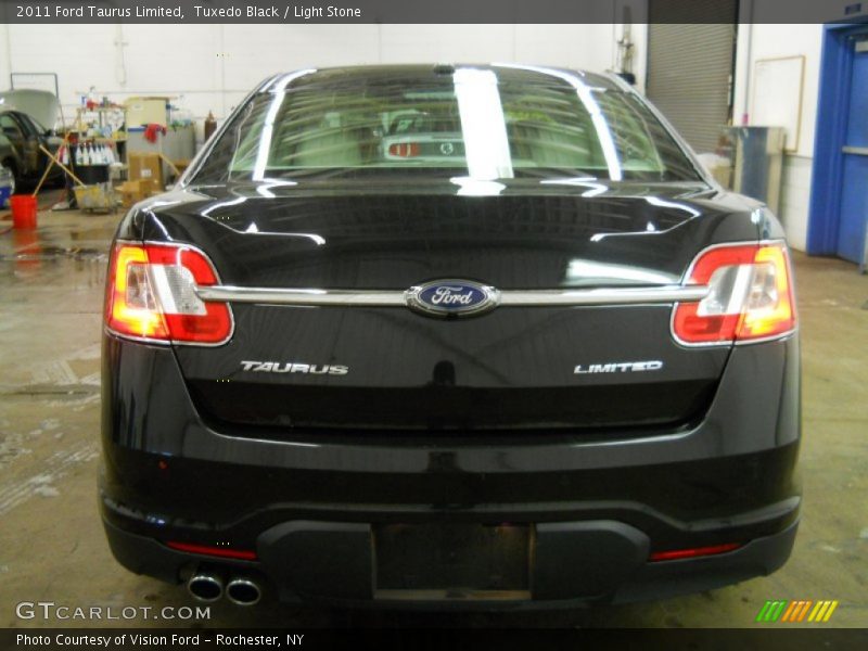 Tuxedo Black / Light Stone 2011 Ford Taurus Limited