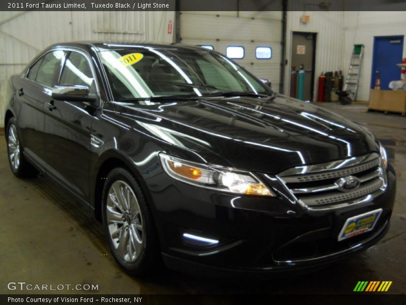 Tuxedo Black / Light Stone 2011 Ford Taurus Limited