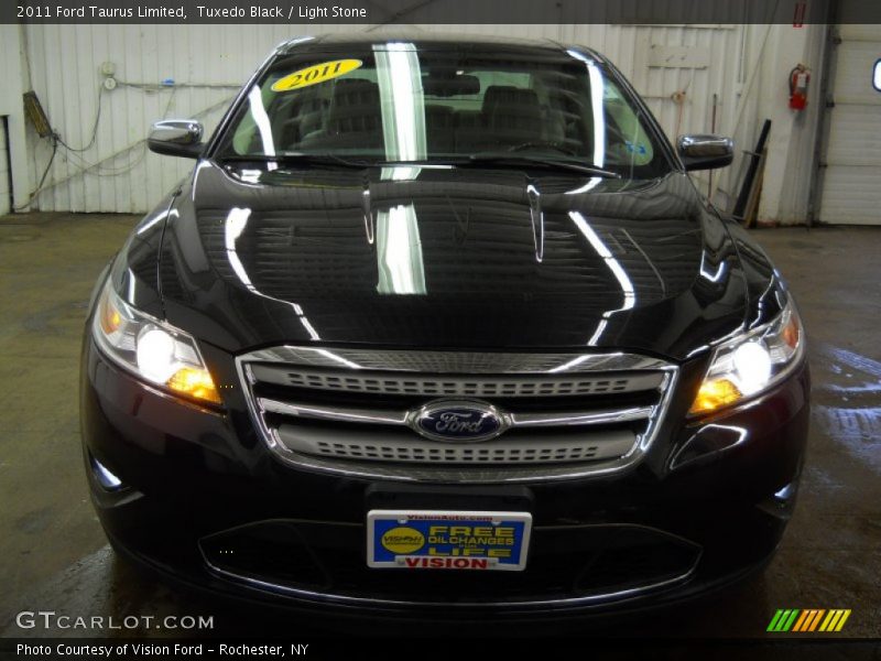 Tuxedo Black / Light Stone 2011 Ford Taurus Limited