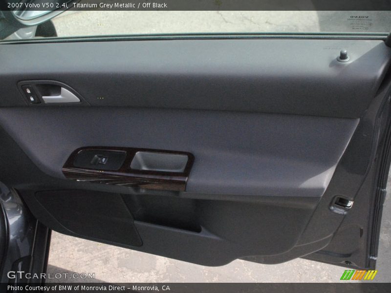 Titanium Grey Metallic / Off Black 2007 Volvo V50 2.4i