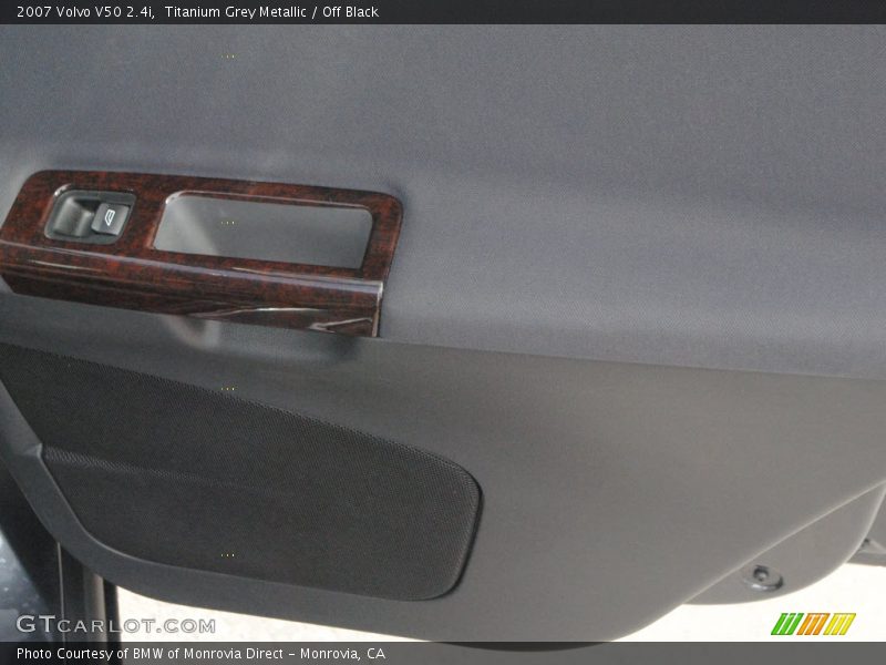 Titanium Grey Metallic / Off Black 2007 Volvo V50 2.4i