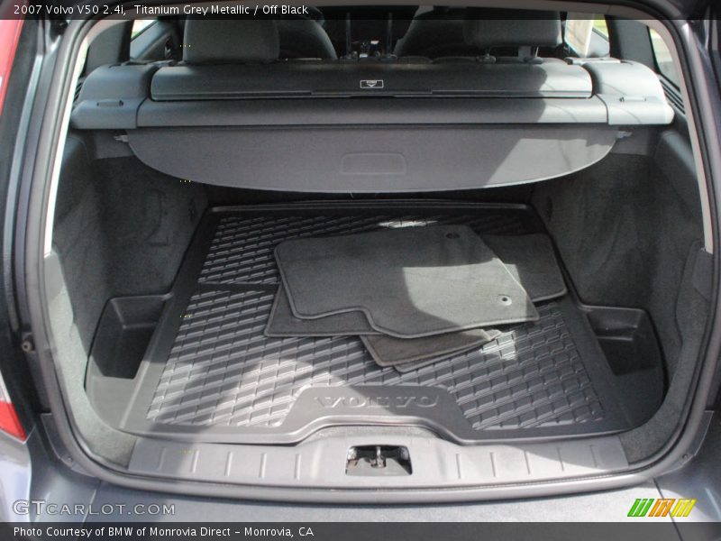 Titanium Grey Metallic / Off Black 2007 Volvo V50 2.4i