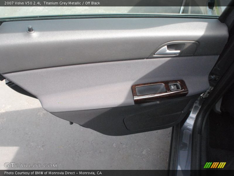 Titanium Grey Metallic / Off Black 2007 Volvo V50 2.4i