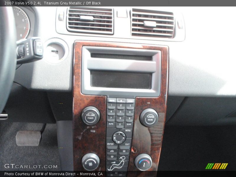 Titanium Grey Metallic / Off Black 2007 Volvo V50 2.4i
