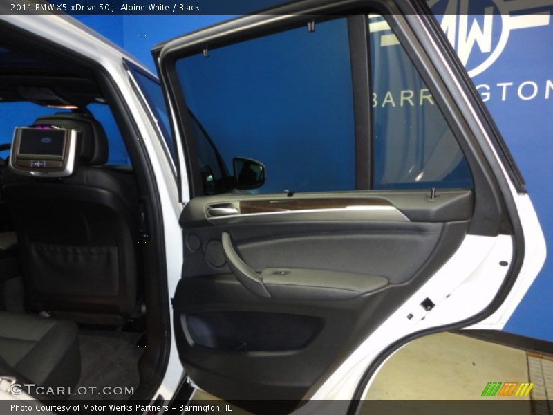 Alpine White / Black 2011 BMW X5 xDrive 50i