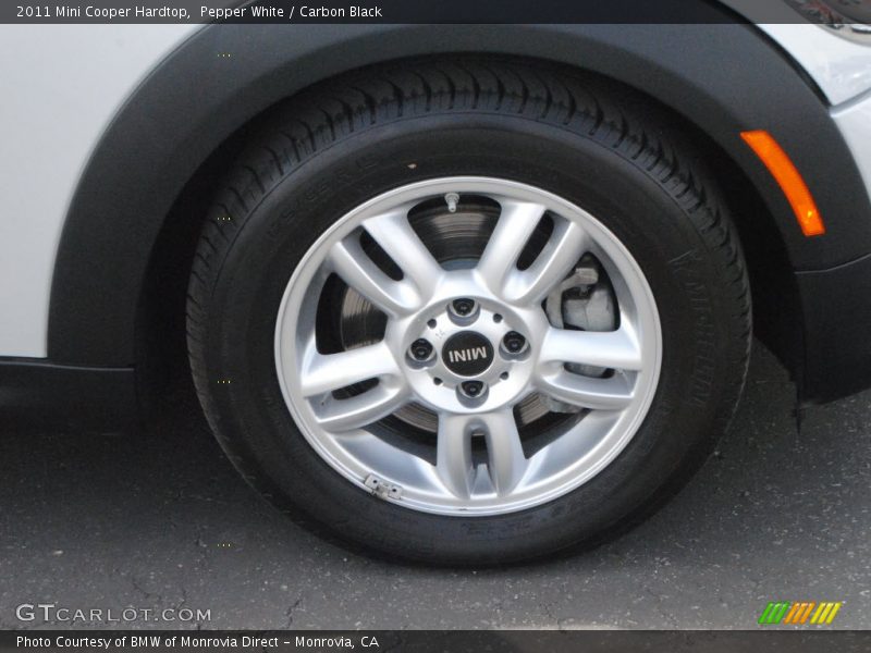 Pepper White / Carbon Black 2011 Mini Cooper Hardtop