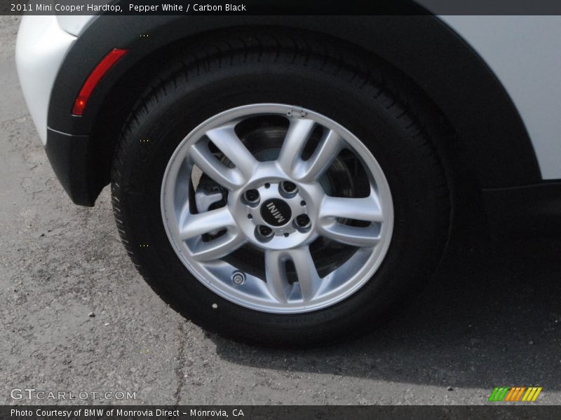 Pepper White / Carbon Black 2011 Mini Cooper Hardtop