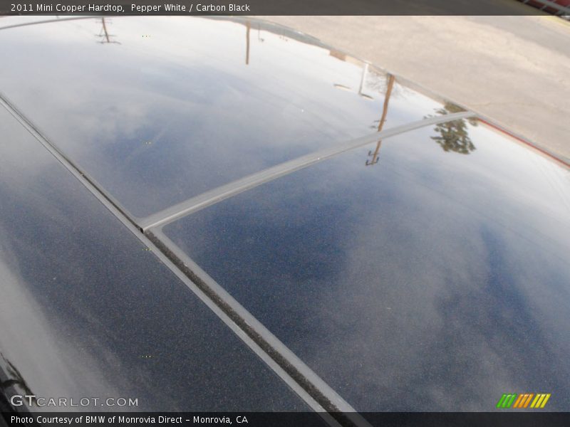 Pepper White / Carbon Black 2011 Mini Cooper Hardtop