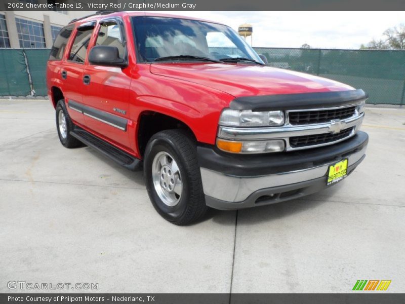 Victory Red / Graphite/Medium Gray 2002 Chevrolet Tahoe LS