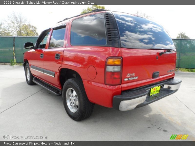 Victory Red / Graphite/Medium Gray 2002 Chevrolet Tahoe LS