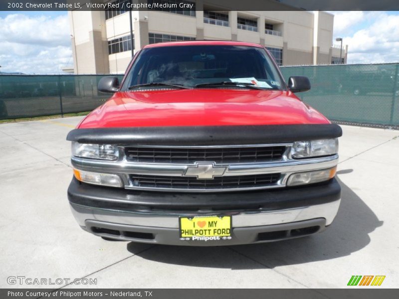 Victory Red / Graphite/Medium Gray 2002 Chevrolet Tahoe LS