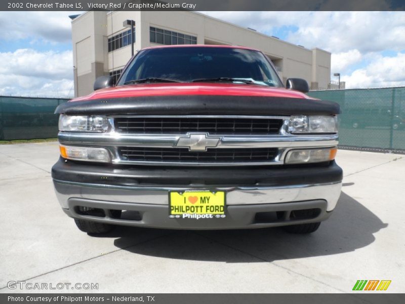 Victory Red / Graphite/Medium Gray 2002 Chevrolet Tahoe LS